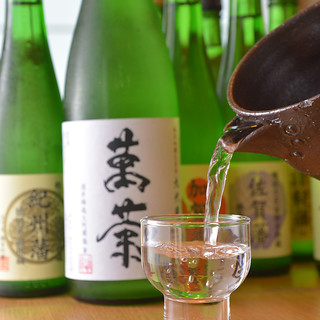 日本酒は厳選した銘柄を、ジャパニーズウイスキーも多数ご用意
