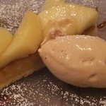ア ミオ アージョ - 2011.１月 りんご（秋田産サン富士）のタルト　カラメルジェラート添え