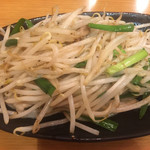 一軒め酒場 - 山盛りもやし炒め¥290(税別)