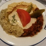 デビッド・デリ - このフムスはトマト&なすのペーストとなす&ゴマペーストがセットに