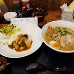 福ちゃんらーめん - 福ちゃんラーメン(豚骨醤油)＆マーボー丼