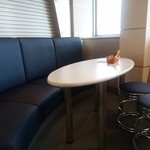 ジェーシービー・ラウンジ - 席