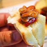 食パン専門店 デアイ・ザ・ベーカリー - ハニーナッツトースト（バタートーストにナッツを乗せて食べる）