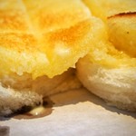 食パン専門店 デアイ・ザ・ベーカリー - ハニーナッツトースト（バターがジュワジュワ）