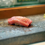 寿司栄 - 境港であがった中トロの握り