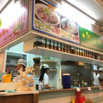 BEPVIET ベトナムキッチン 大須店 - カウンターに 日本人のお一人様も沢山いました