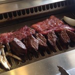 安楽亭 - ちょっと焼くと固い