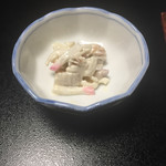 はこだて 鮨金総本店 - お通し ホッキ貝のひもと貝柱のマヨネーズ和え