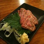 モツ鍋１番赤羽本店二階 - 牛刺し