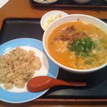 Tonkou - 担々麺と半チャーハンのセット