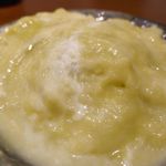 目白 志むら - 段々と氷が溶けてシャーベット状になりますが、粘性が極めて強いそら豆ずんだ餡のおかげでベチャベチャせず