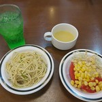 けん - 食べ放題①　パスタ、サラダ、コーンスープ