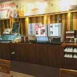 けん - ドリンクバーコーナーとアイスバイキングコーナー