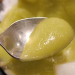 目白 志むら - そら豆ずんだ餡は、そら豆の風味満点で、あとからそら豆ならではのホクホク感、砂糖によると思われる甘味がたっぷり！