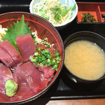 おいしい寿司と活魚料理 魚の飯 - 本まぐろ丼\890(17-07)