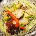 SEN YO - アオリイカ、季節野菜の岩塩炒め