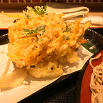 味奈登庵 - かき揚げ天ぷら！  
      150円と手ごろなお値段なれどボリュームプリタツでオトーサン御満悦♡