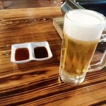 与那国丑牧場 肉人 - 2種類のタレと黒ラベル生500円税込。