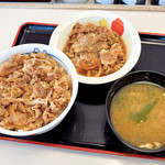 松屋 - 肉めし並盛と、牛皿並盛と、味噌汁