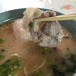 ドライブイン 唐船 - 蒸し豚のリフト