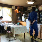 ドライブイン 唐船 - 店内をパシャ
平日の１３時