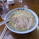 岳乃屋 - 塩ラーメン大盛りちっと触ってしまいました本当はもっときれいです