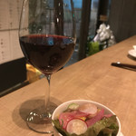 ビストロ ヴァン マルシェ - ポストカードシリーズ ピノ・ノワール 2015（南アフリカ）700円。