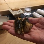 初音鮨 - 天然鮎の握り