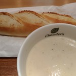 チャウダーズ・スープ＆デリ - クラムチャウダー