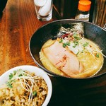 小椀の貝めしは２２０円(税込)