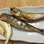 常盤木 - 一夜干しセット　550円。日本酒との相性は最高ですね。3種類のお得感がハンパない