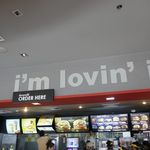 McDonald's - 先日バンコク散策中に暑さにやられてしまい、急遽チットロム駅チカなマクドナルドアマリンプラザに入りました。