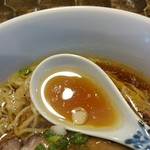 特級鶏蕎麦 龍介 - 旨い鶏油がナミナミ、