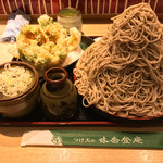 味奈登庵 - フジヤマビンボー！  
      もりそば富士山盛り＋かき揚げ天ぷら＋穴子天ぷら！