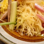 四川料理　欣來 - 麺の底にはキャベツ