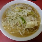 ラーメン二郎 - 小豚850円、野菜めっちゃ少なく、ニンニク