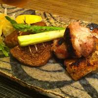 日本料理 櫂 - 地鶏の塩焼き。人気メニューの様子。