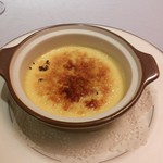 にっぽん丸 - （１日目　夕食）洋梨のクリームブリュレ。