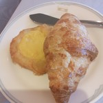 にっぽん丸 - （２日目　朝食）クロワッサンなど。
