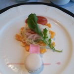 にっぽん丸 - （３日目　夕食）・ズワイ蟹のカッペリーニと蟹みそのマカロン　甘いトマトのソース。