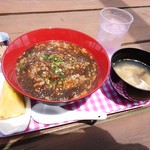 民宿　よしまる荘 - モズク丼と玉子スープ。
