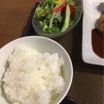 Tajimagyuu Irori Dainingu Mikuni - ご飯、サラダ