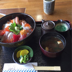 おけしょう鮮魚の海中苑 - 海鮮丼