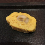 三栗 - もう一種の前菜穴子の玉子巻き、ほんのり暖かい