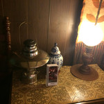 再度山荘 - 置物とランプ