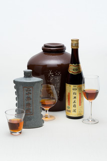 Huusuiju - 紹興酒も各種取り揃えております。