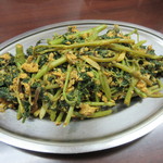 プルジャ ダイニング - そばの葉っぱの炒め物
