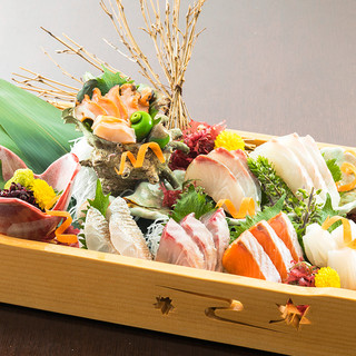 新鮮なお魚を全国各地より仕入れてお待ちしております。