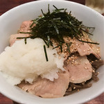 酢重正之　楽 - 冷たい肉そば980円大盛に大根おろし＋70円