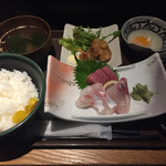Tsuyakichi - 艶吉定食880円。お刺身がとても美味しいです。